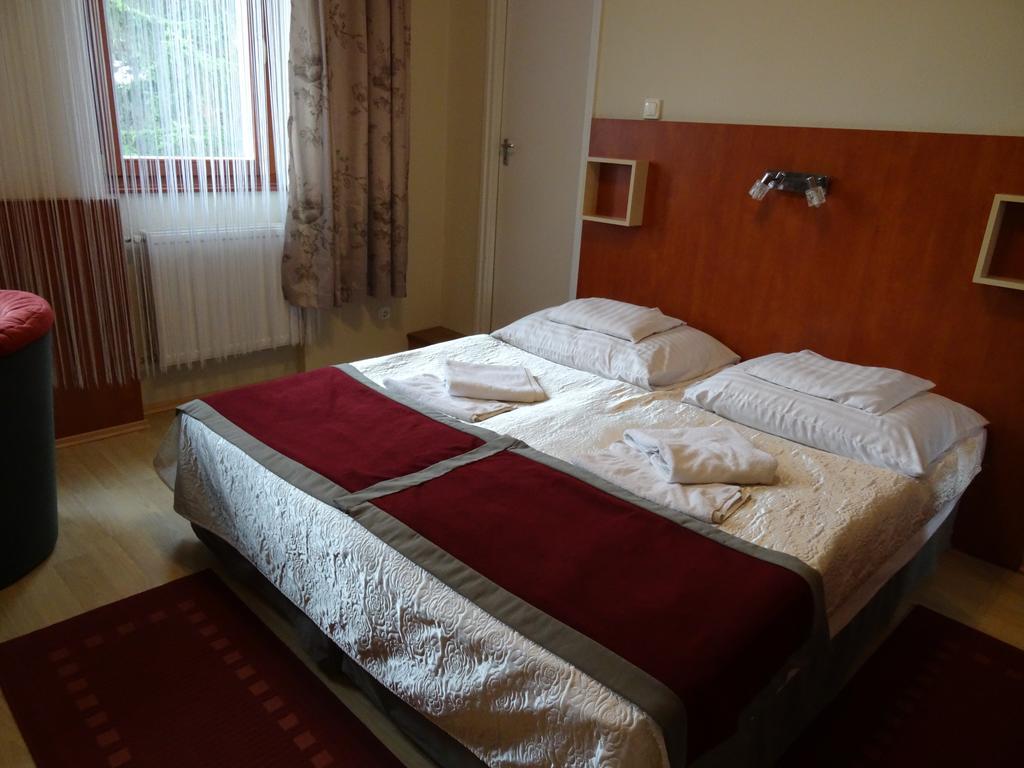Fortuna Hotel Miskolc Phòng bức ảnh